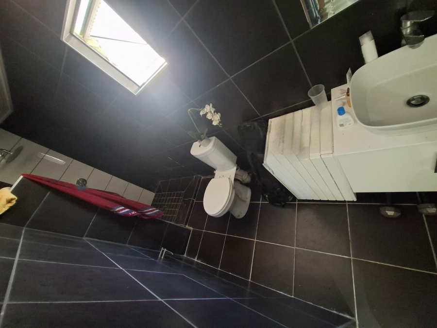 5 Bedroom Property for Sale in Gonubie Eastern Cape